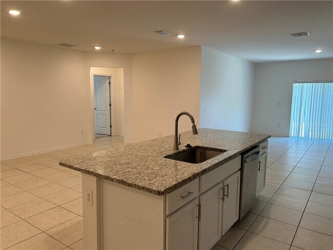 Building Photo - 742 Forster Ave