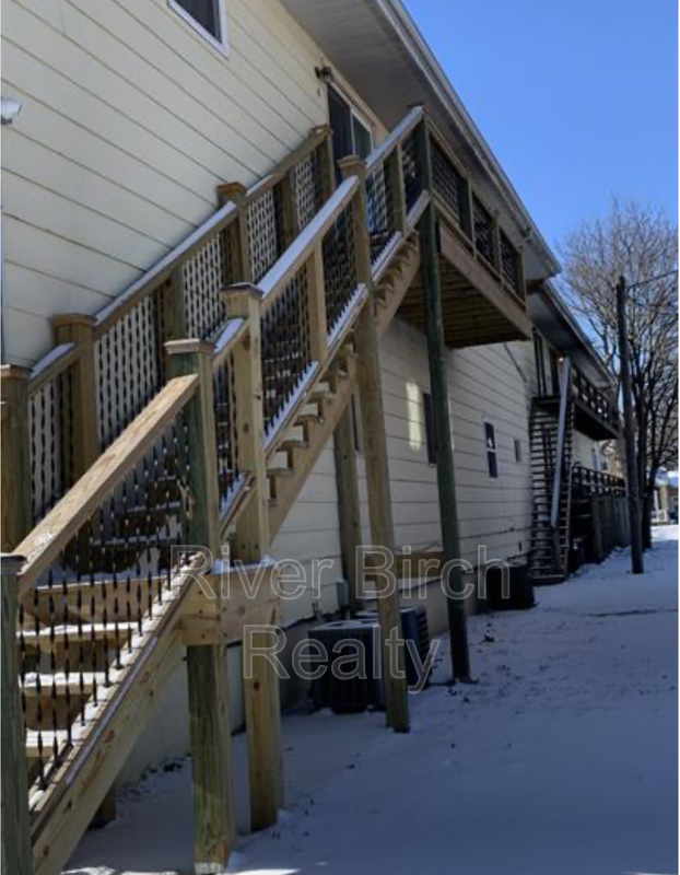 Building Photo - 1024 3 S College St
