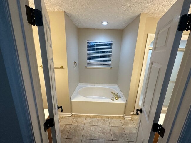 Building Photo - For Lease - 3 Beds, 2 Baths, 2000 SqFt home in N. Mt Juliet