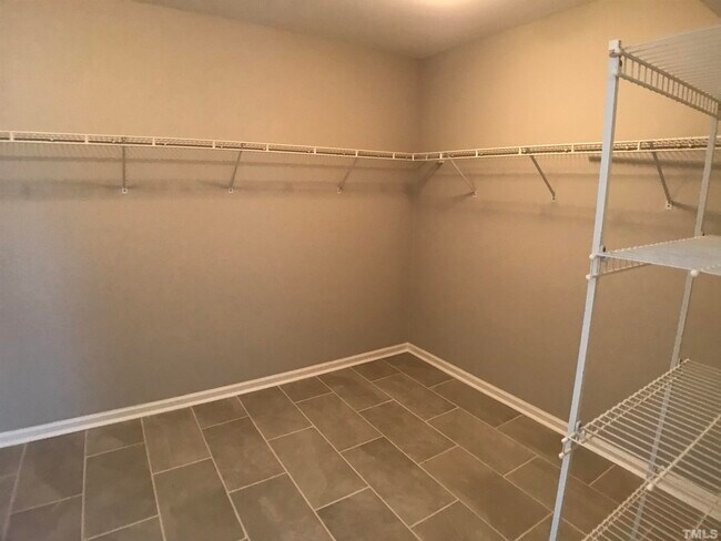 Building Photo - 105 Sandy Creek Ct
