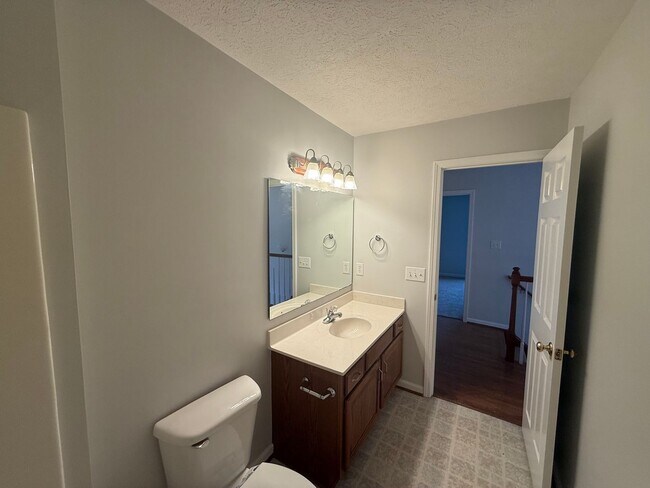 Building Photo - Great Location - Great Neighborhood - Grea...