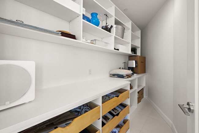 Building Photo - 2900 W Bay to Bay Blvd