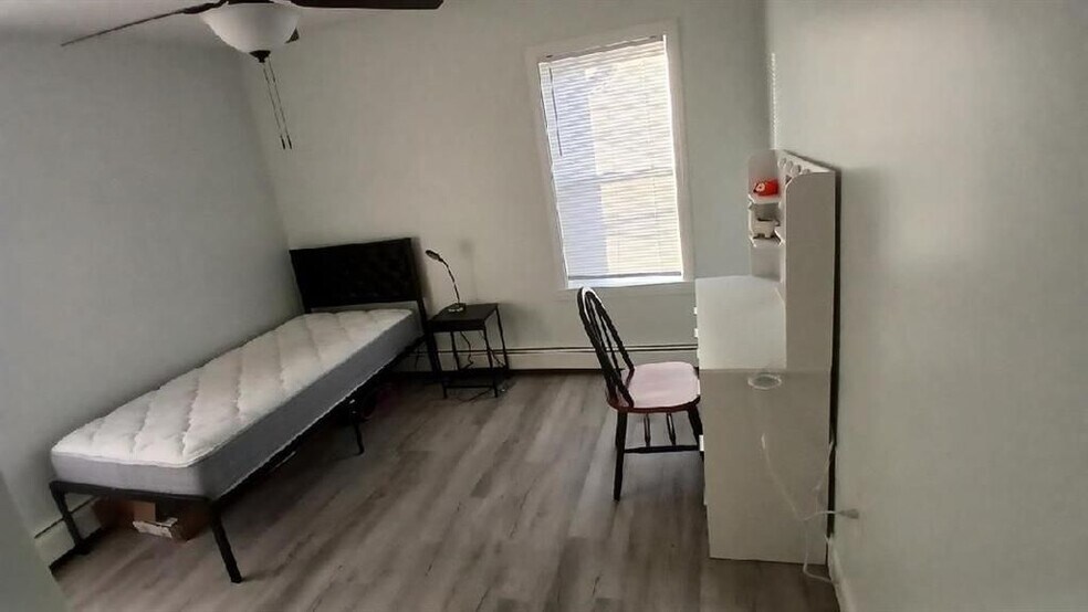 Building Photo - 93 Bay View Avenue, 2S