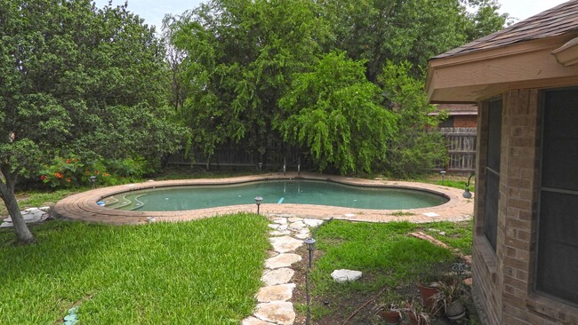 Building Photo - 2301 Anacua Cir