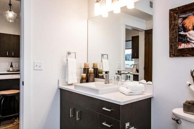 Building Photo - Whitefish Townhome w/ Clubhouse amenities