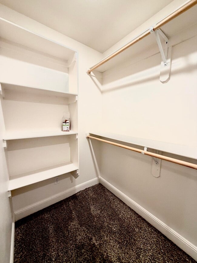 Building Photo - 2108 Birdie Ln