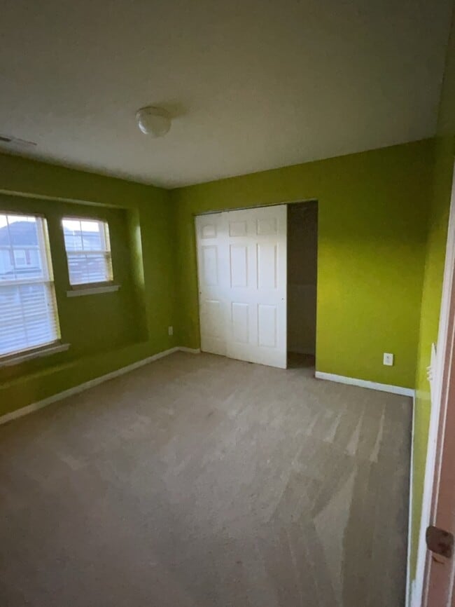 Building Photo - Spacious 4-Bedroom Home with Expansive Lof...