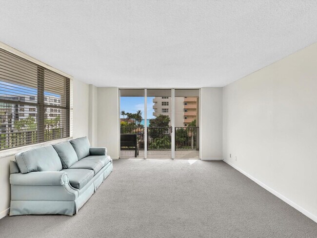 Building Photo - 1150 Hillsboro Mile