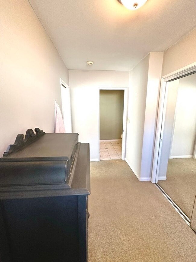 Building Photo - 3 Bedroom 2 Bathroom Lakewood House with Private Backyard down the street from Lakewood High School