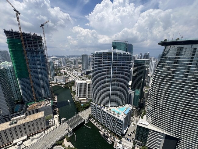 Building Photo - 465 Brickell Ave