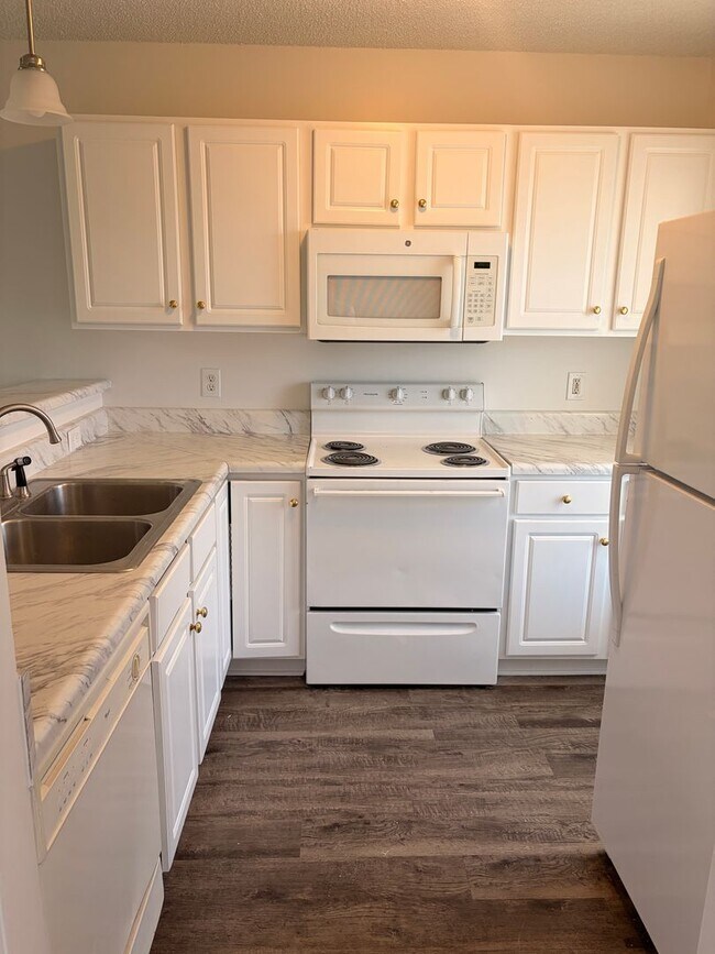 Building Photo - 4617 McClelland Dr