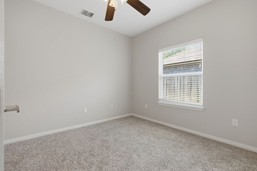 Building Photo - 313 San Rafael Dr