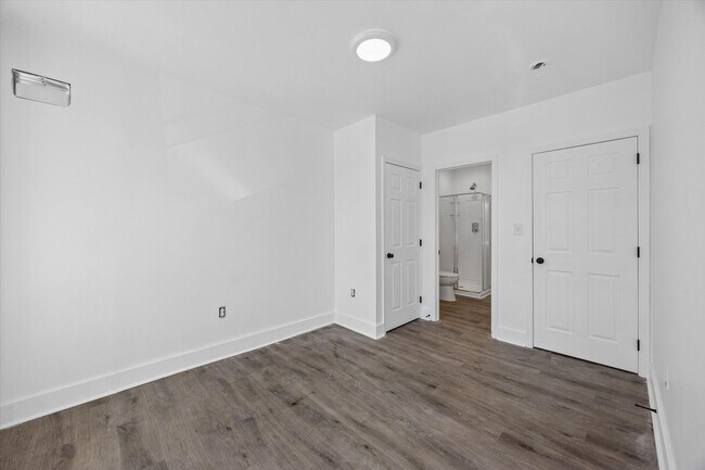 Building Photo - 2BR/3BA House | Updated Kitchen | Low Upfront Cost