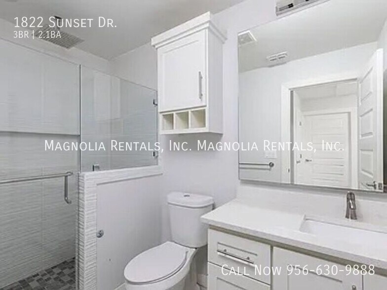 Building Photo - 1822 Sunset Dr