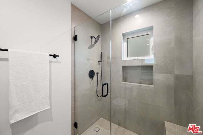 Building Photo - 839 N McCadden Pl