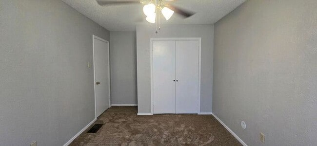 Building Photo - Available Now! 2 Bedroom 1 Bath Townhome i...