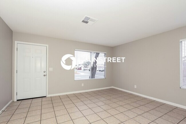 Building Photo - 4 Bedroom Pet-Friendly Home in PHOENIX, AZ with Main Street Renewal