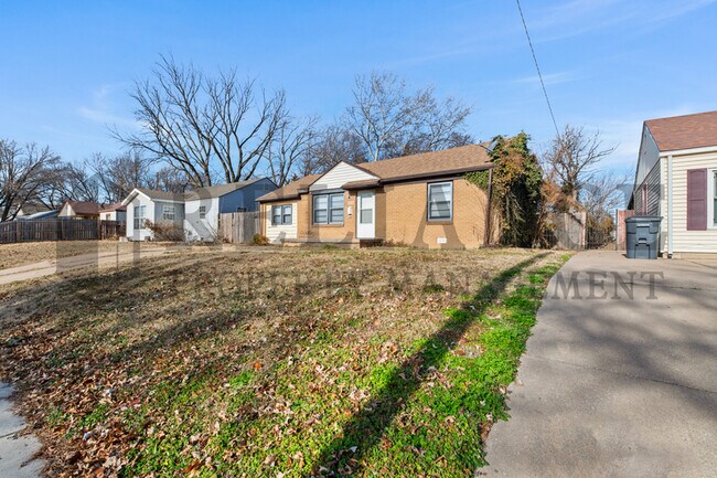 Building Photo - 4514 Vesta Dr