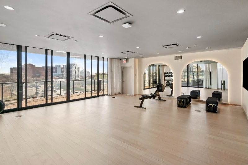 Building Photo - 503 S Damen Ave