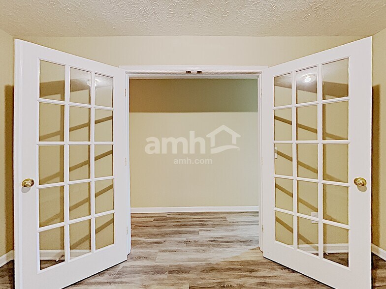 Building Photo - 1410 Dublin Ct