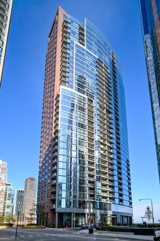 Building Photo - 450 E Waterside Dr