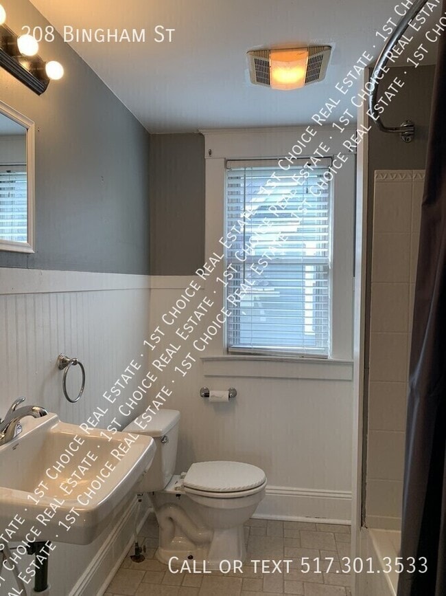 Building Photo - 208 Bingham St