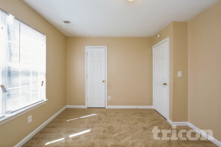 Building Photo - 3185 Lower Creek Dr