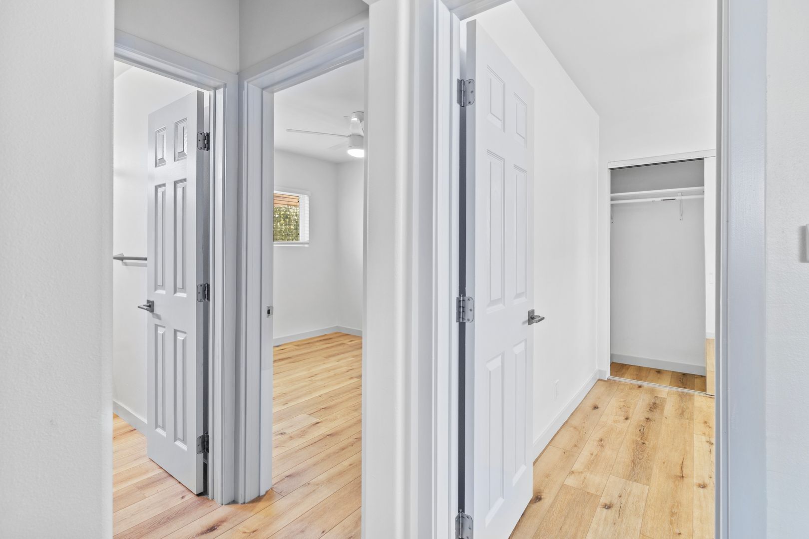 Building Photo - 1078 E 7th St