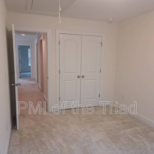 Building Photo - 811 Silver Leaf Dr