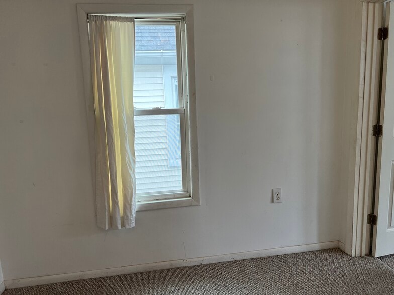 Middle room - 1926 E 123rd St