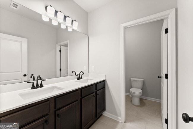 Building Photo - 4656 Silver Oak Dr
