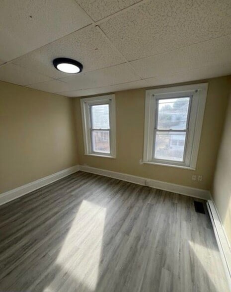 Building Photo - 11 Cedar St