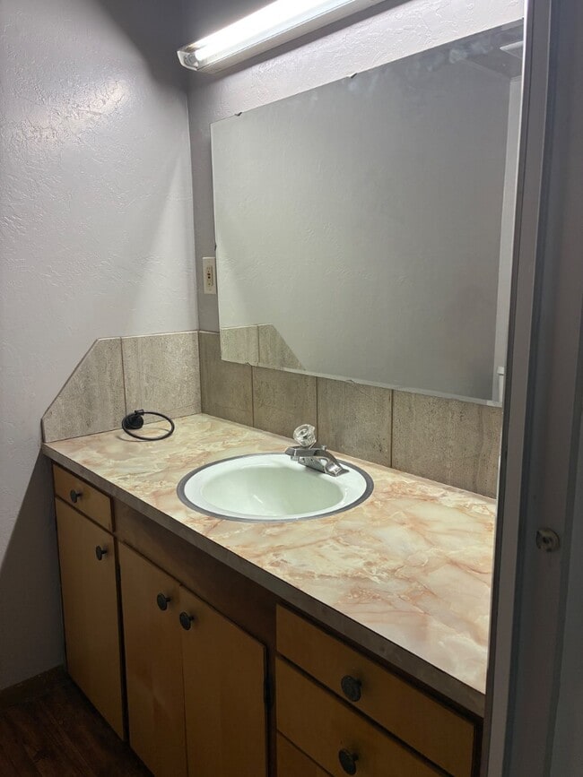 Building Photo - 1415 E 850 N