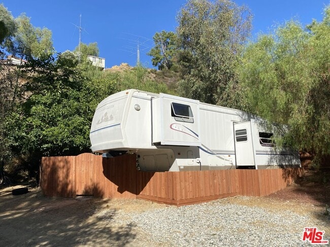 Building Photo - 2442 Old Topanga Canyon Rd