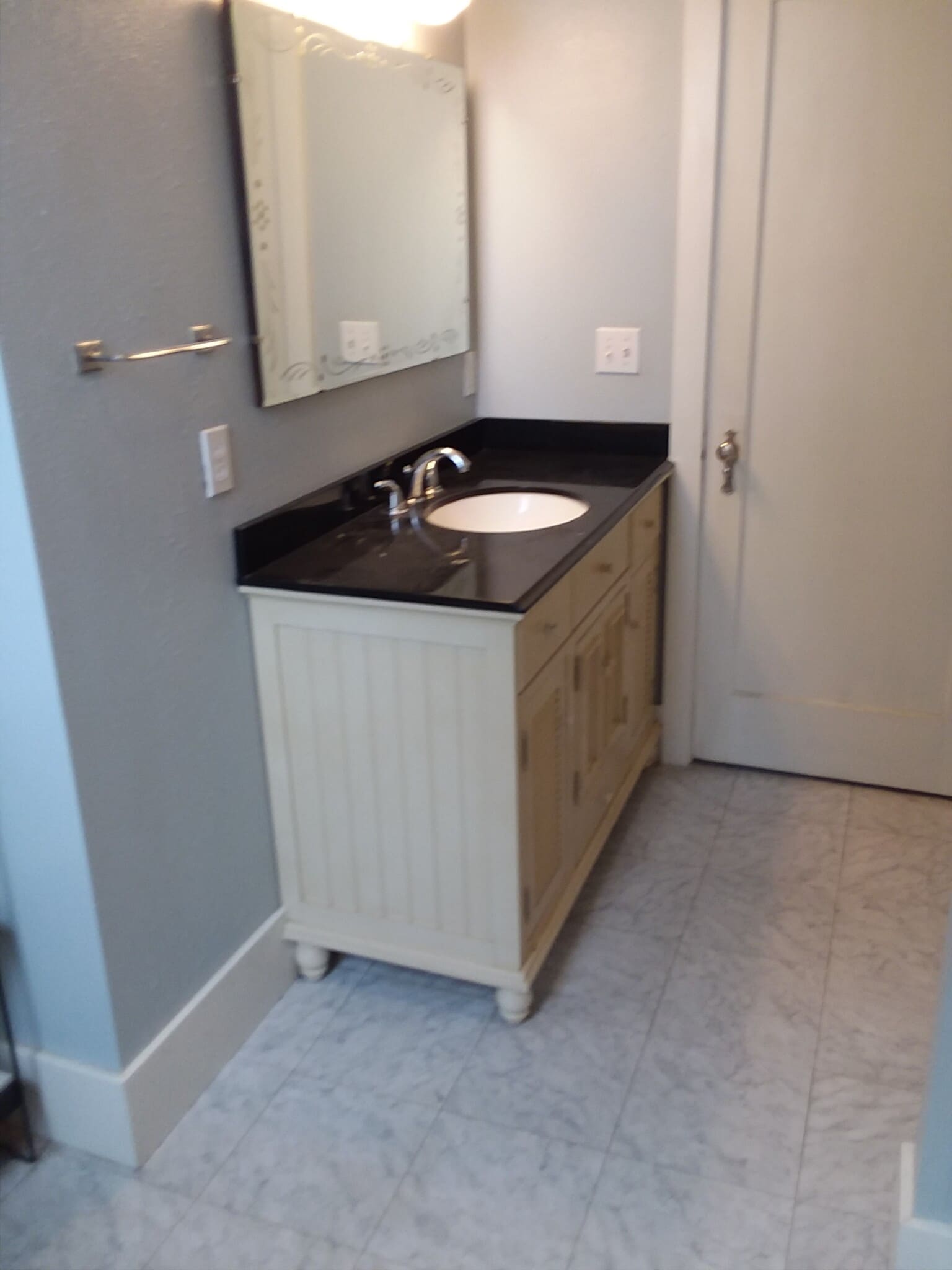 Full bathroom - 215 N Emmett Ave