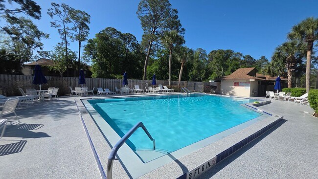 Building Photo - Beautiful Pond Front 2 Bedroom 2 Bath Townhome in the Wood Haven Community