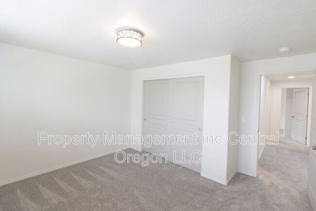 Building Photo - 3576 SW Pumice Ave