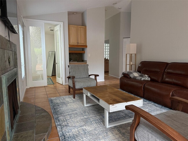 Building Photo - 607 SW 15th St