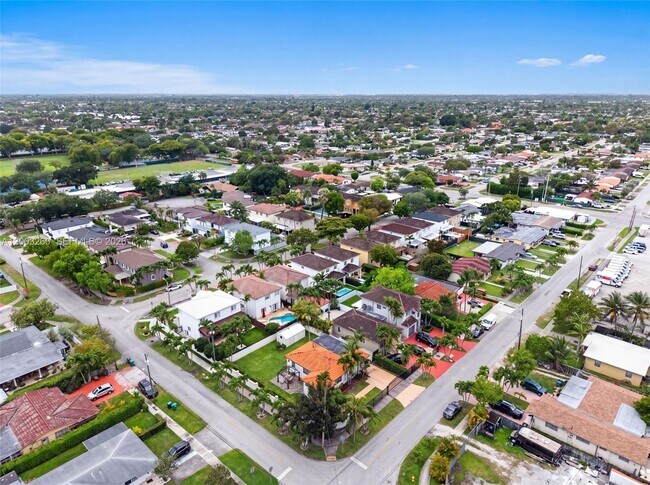 Building Photo - 9000 SW 40th Terrace