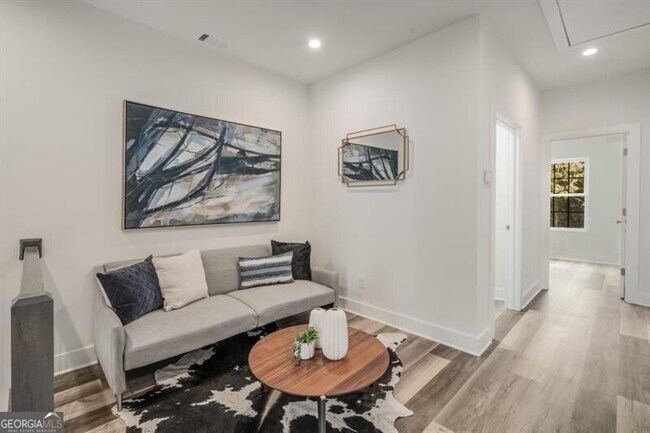 Building Photo - 3165 Dogwood Dr