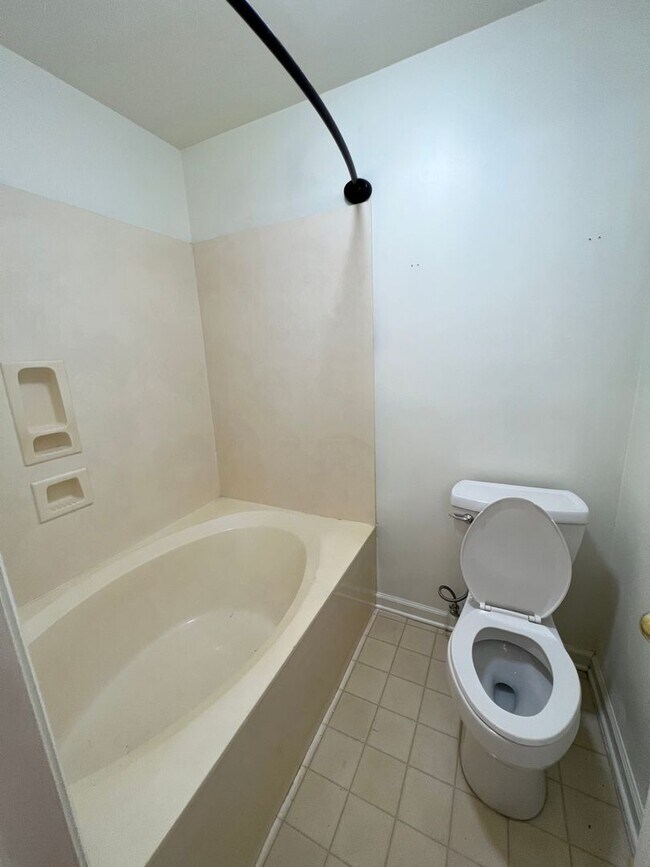 Building Photo - 2BR/2BATH Great School Zones! Available Summer 2026