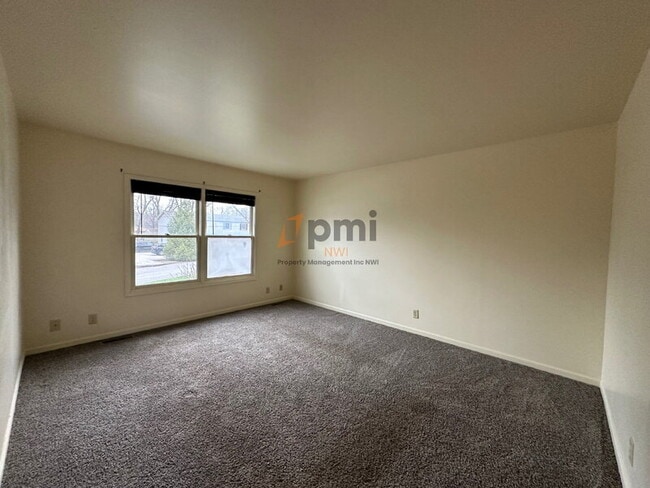 Building Photo - 705 Carla Dr