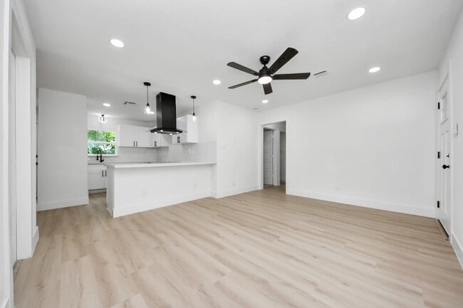 Building Photo - 11503 Duane St