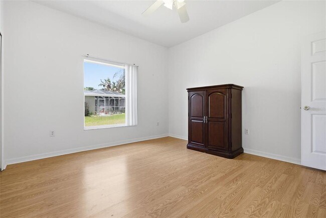 Building Photo - 2631 Queen Alberta Dr