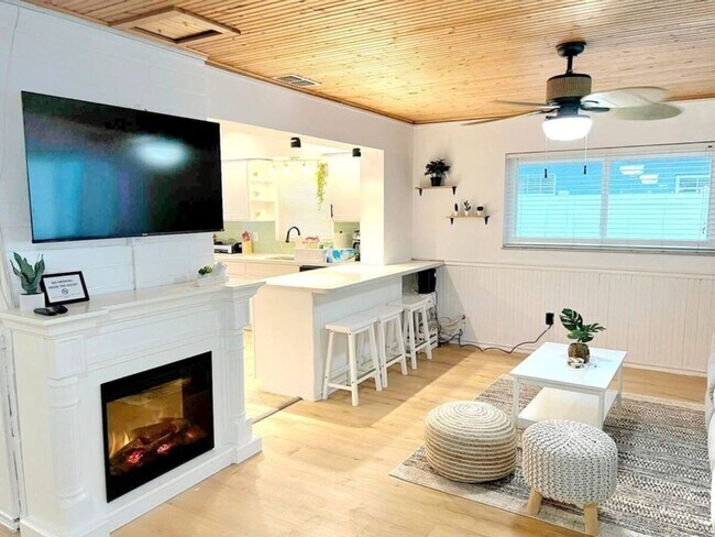 Building Photo - Stylish Heated Pool House  Near the Beach