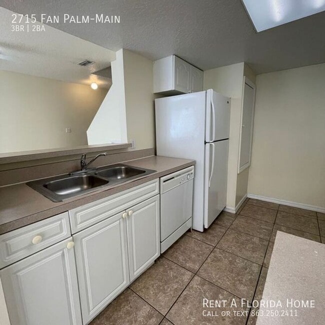 Building Photo - 2715 Fan Palm Dr