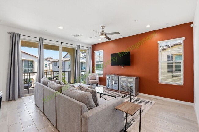 Building Photo - Fully-Furnished End Unit Gilbert Home in Warner Meadow Community