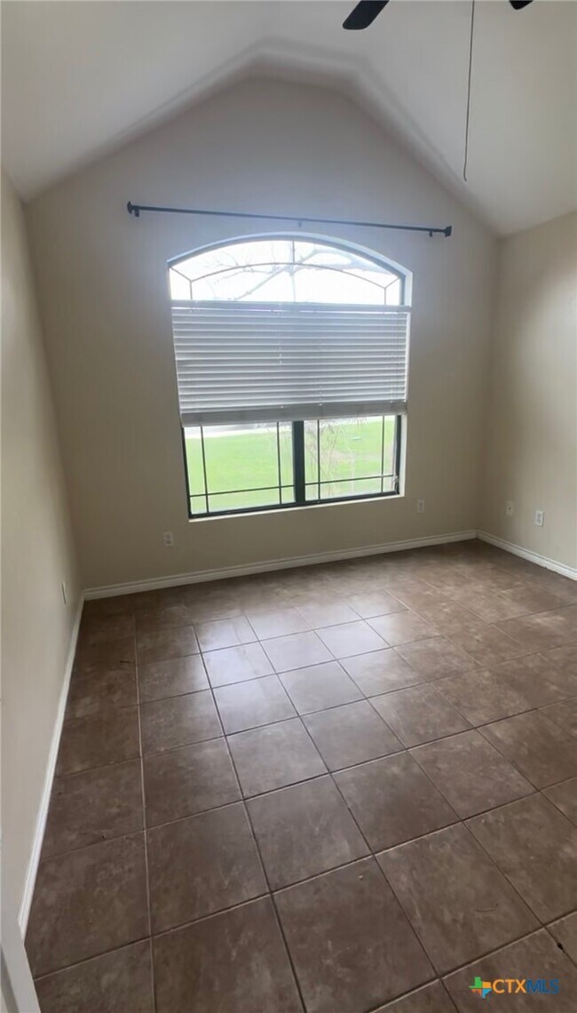 Building Photo - 2227 Sun Chase Blvd