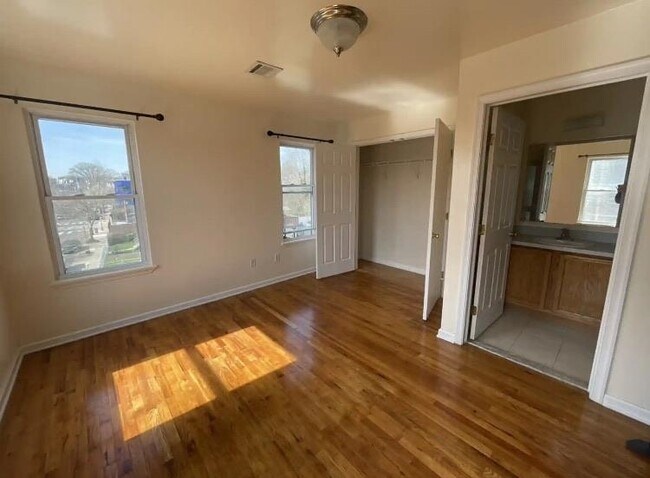 Building Photo - 13 Union St