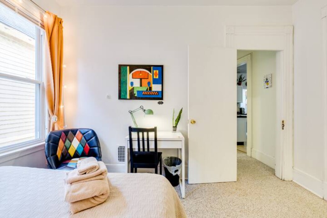 Bedroom 1 - 170 Mansfield St